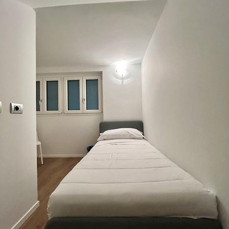 Central Side Apartment Milan Bagian luar foto