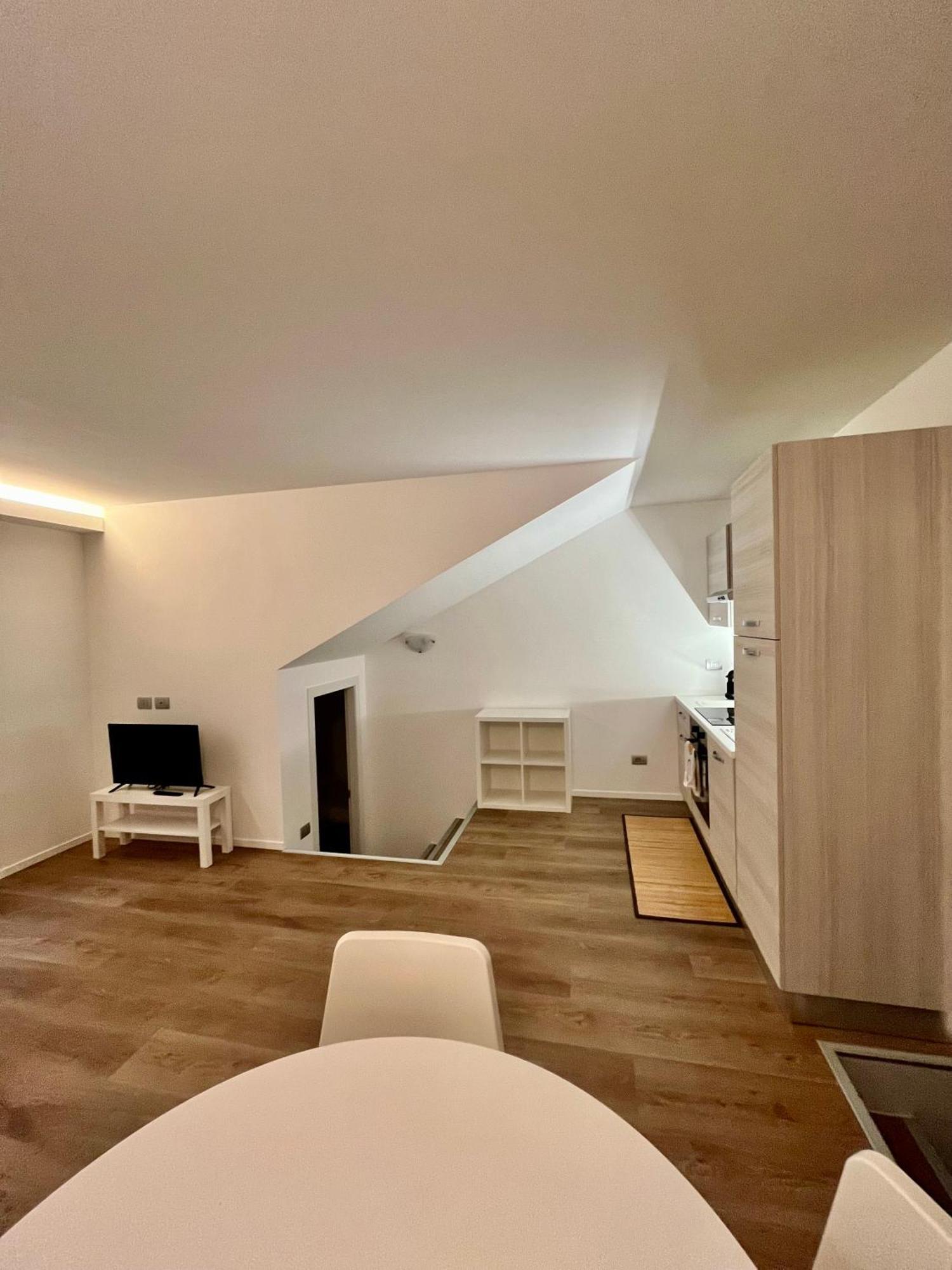 Central Side Apartment Milan Bagian luar foto