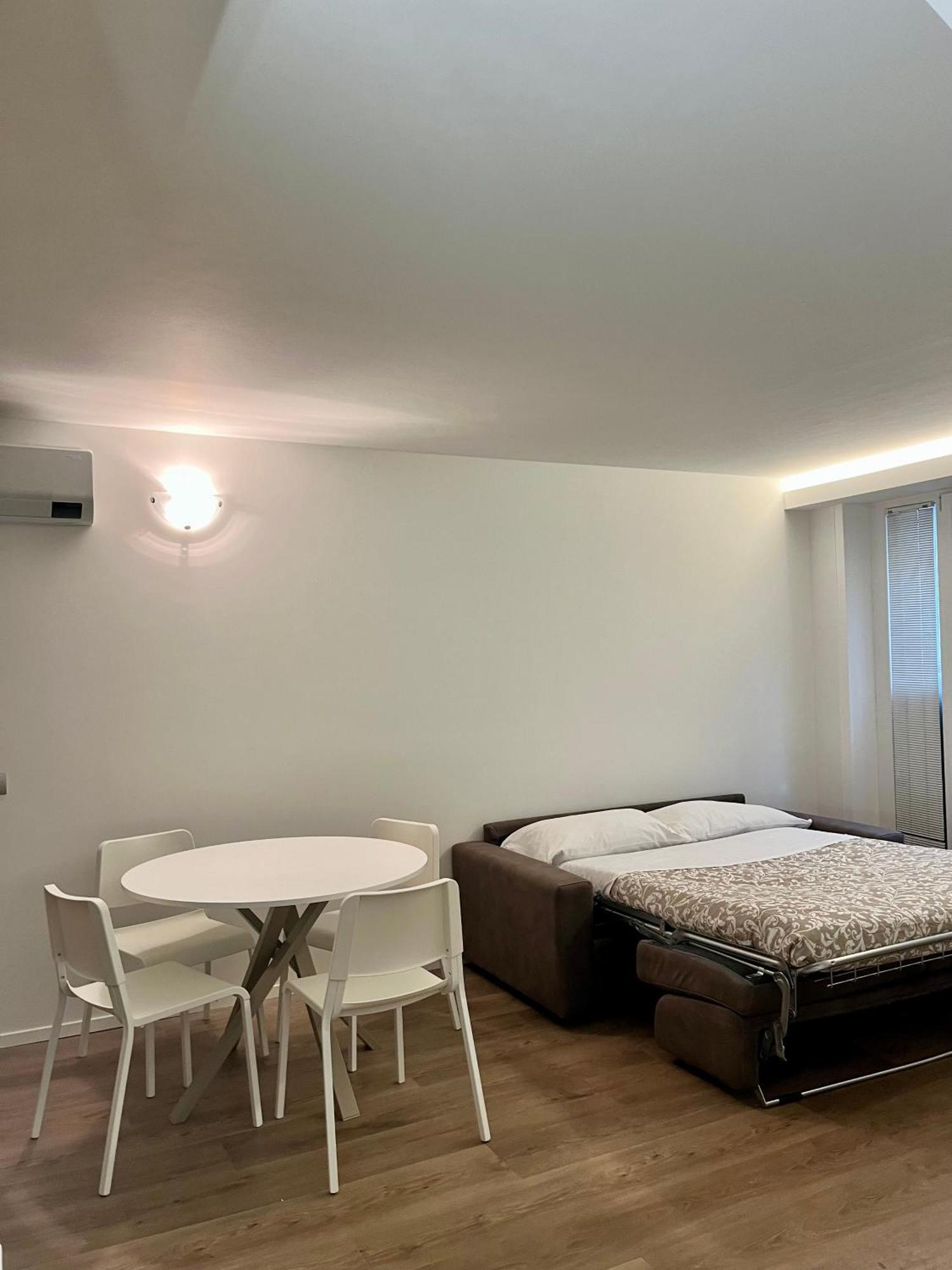 Central Side Apartment Milan Bagian luar foto