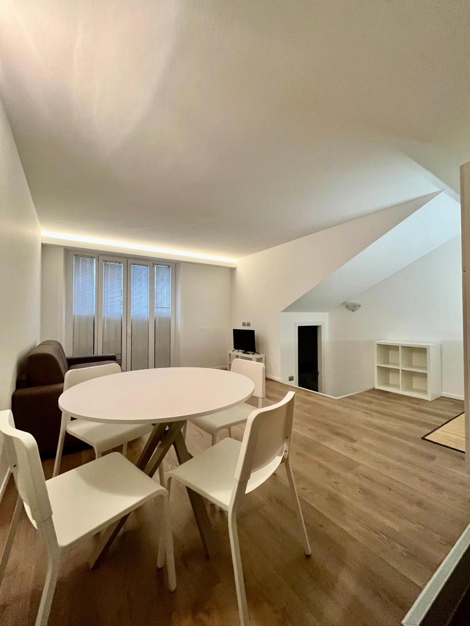 Central Side Apartment Milan Bagian luar foto