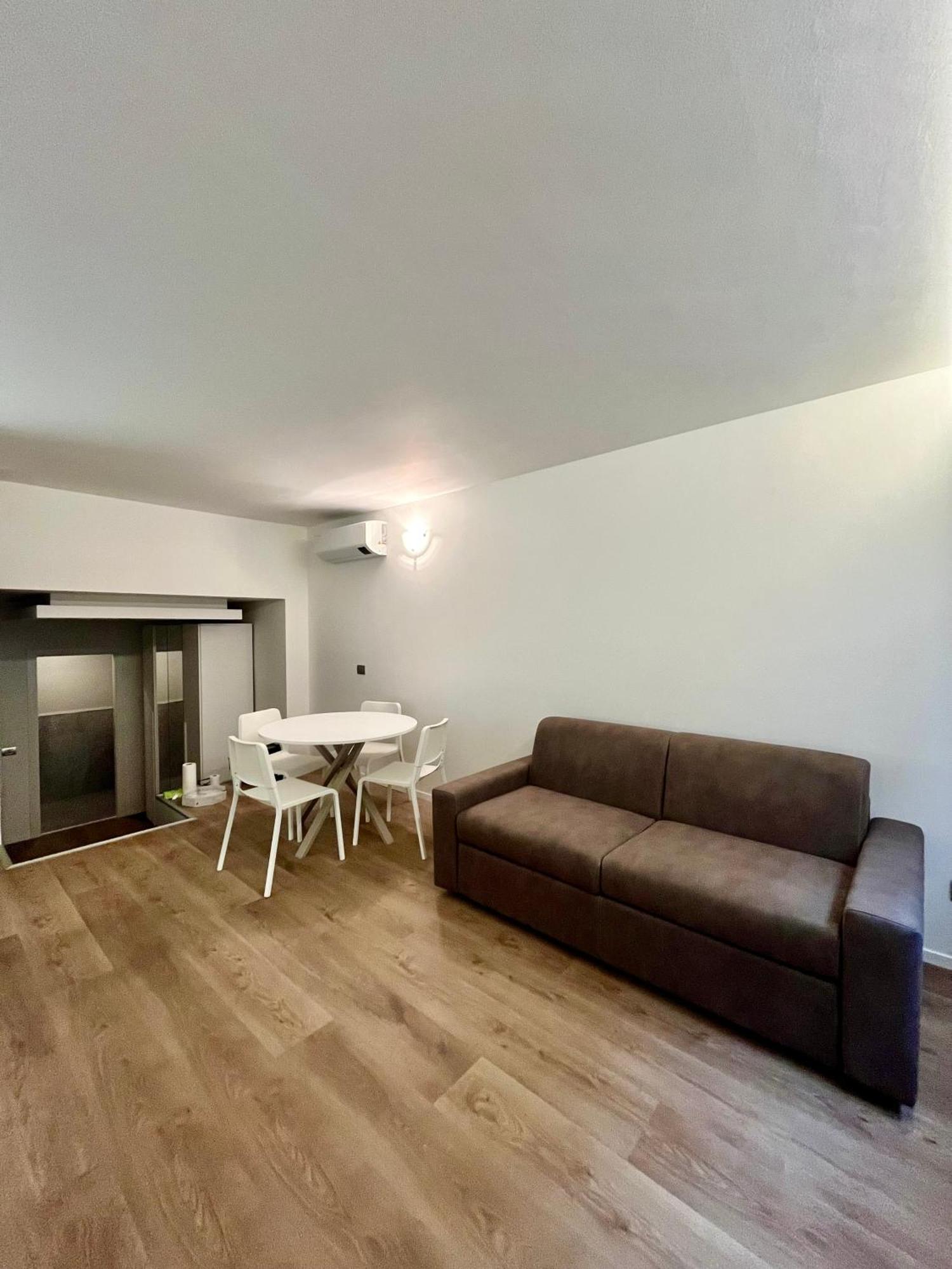 Central Side Apartment Milan Bagian luar foto
