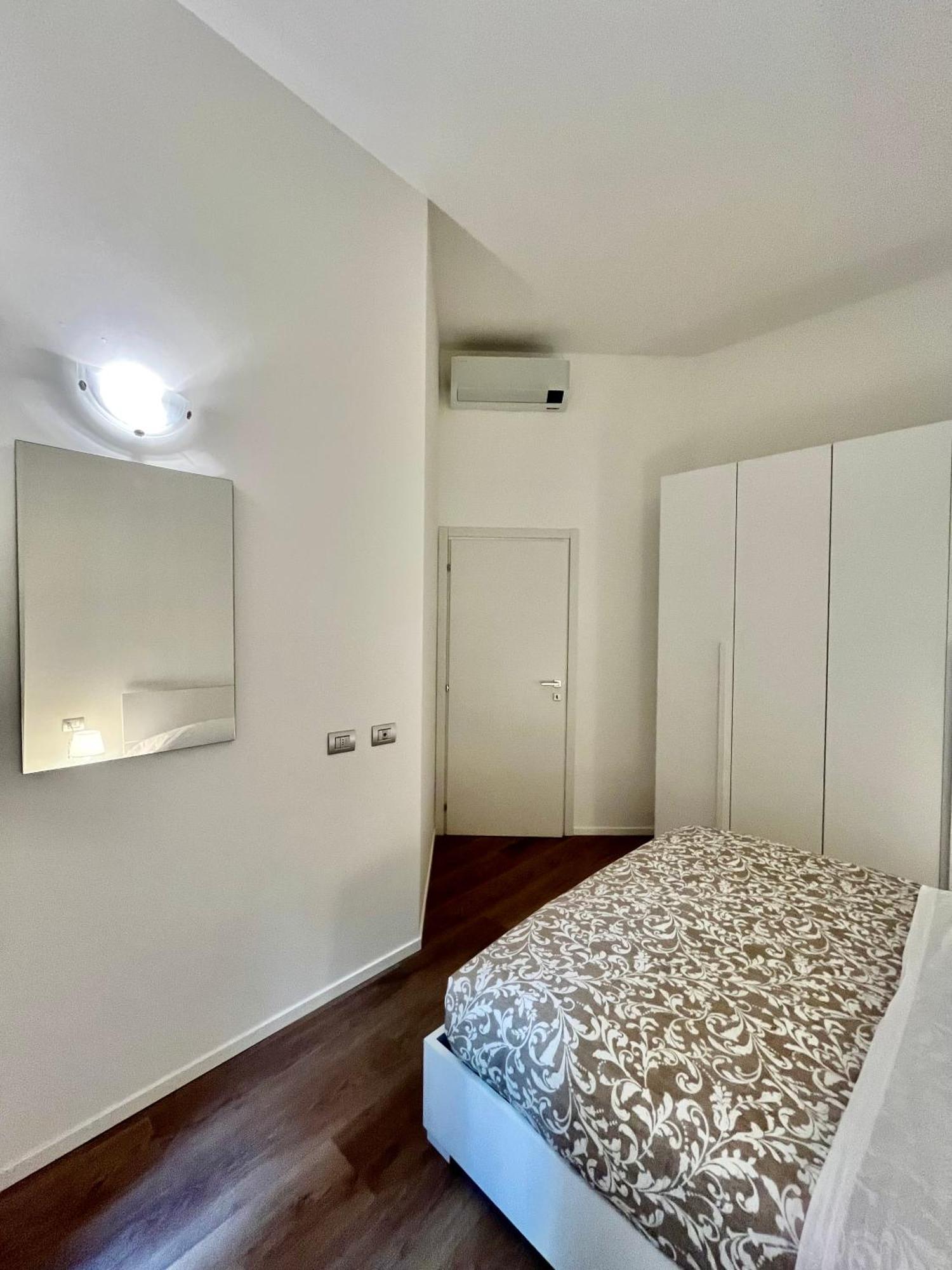 Central Side Apartment Milan Bagian luar foto