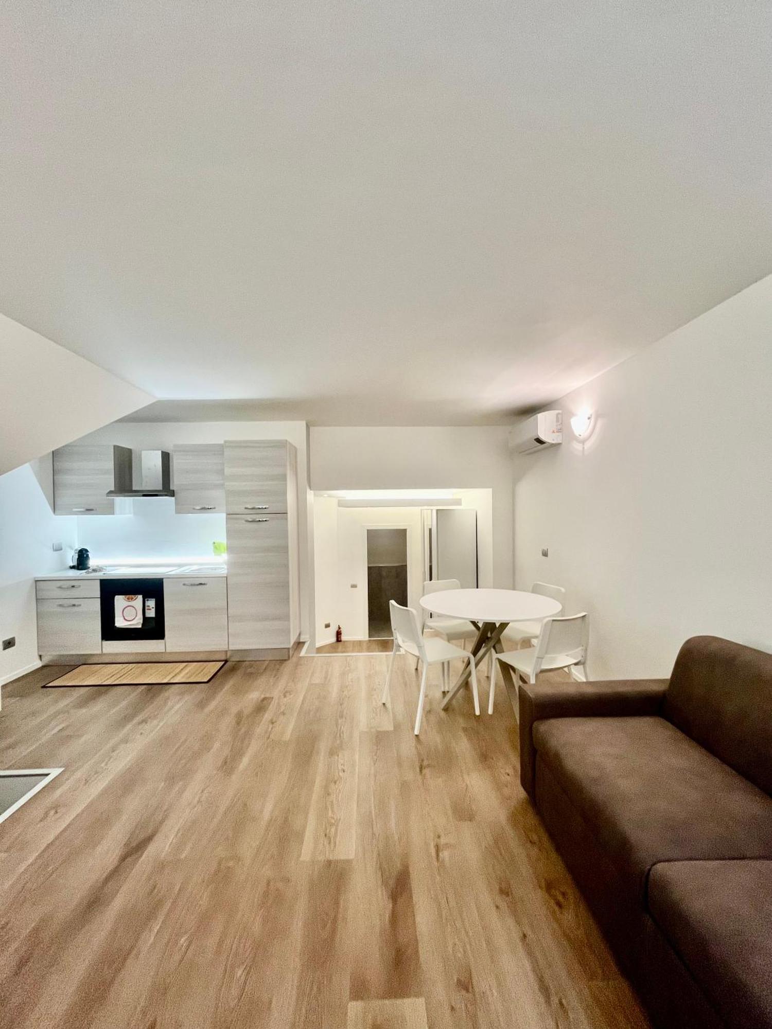 Central Side Apartment Milan Bagian luar foto