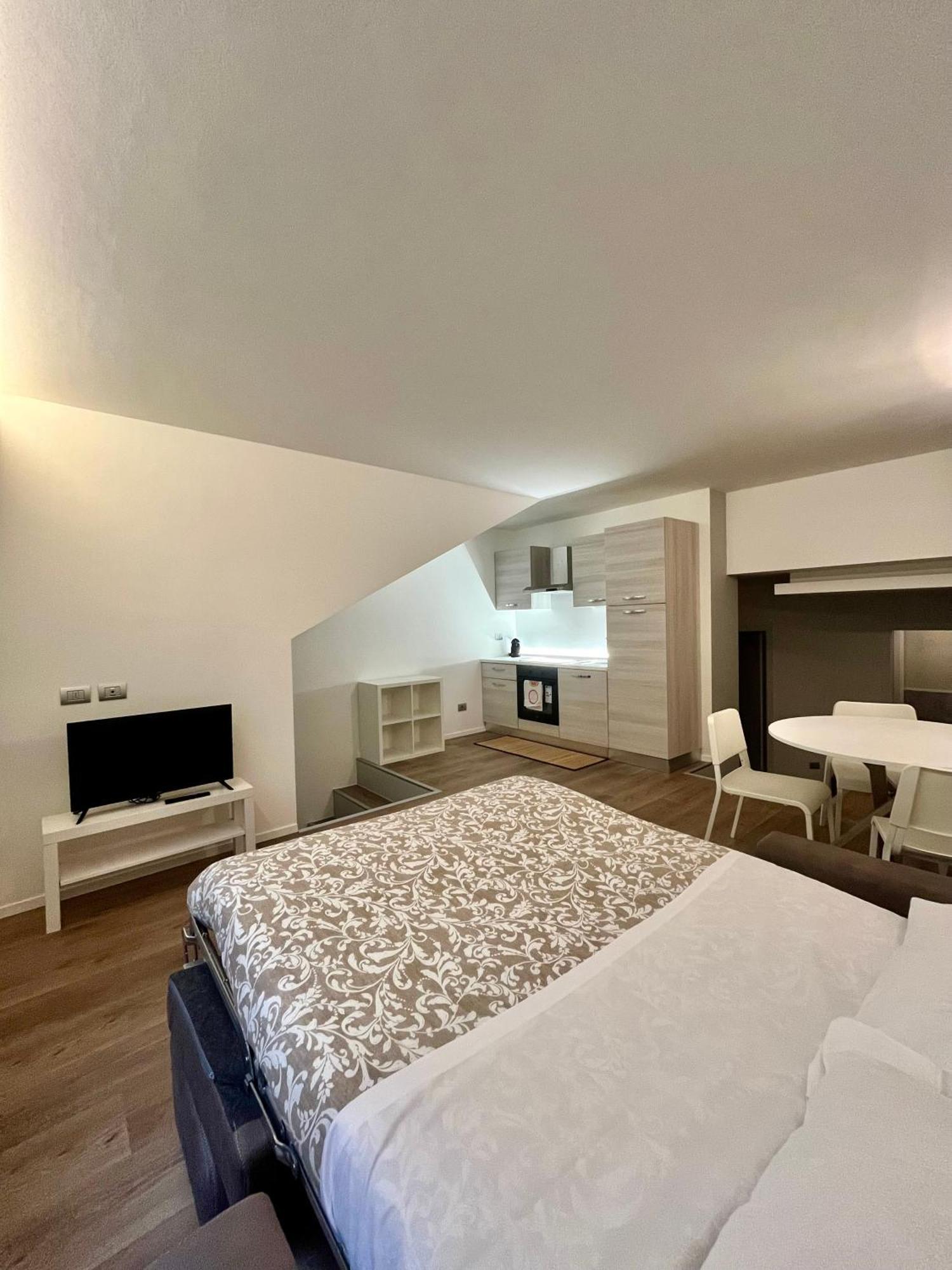 Central Side Apartment Milan Bagian luar foto