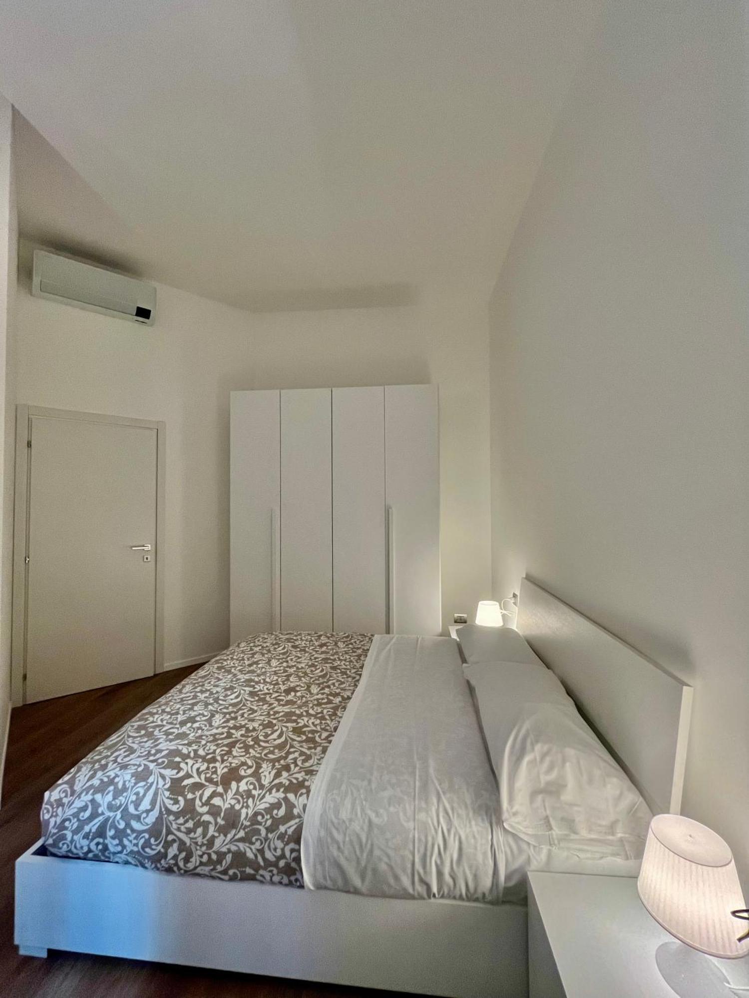 Central Side Apartment Milan Bagian luar foto