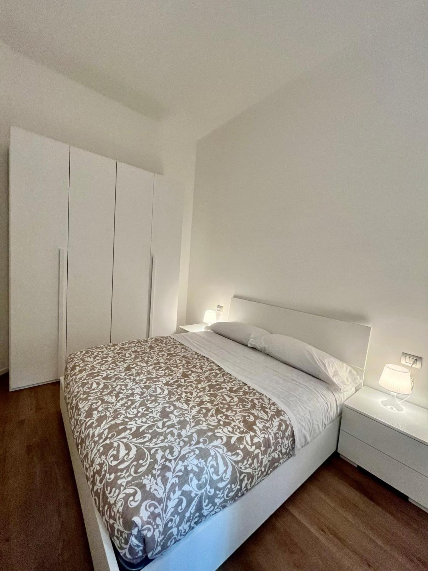 Central Side Apartment Milan Bagian luar foto