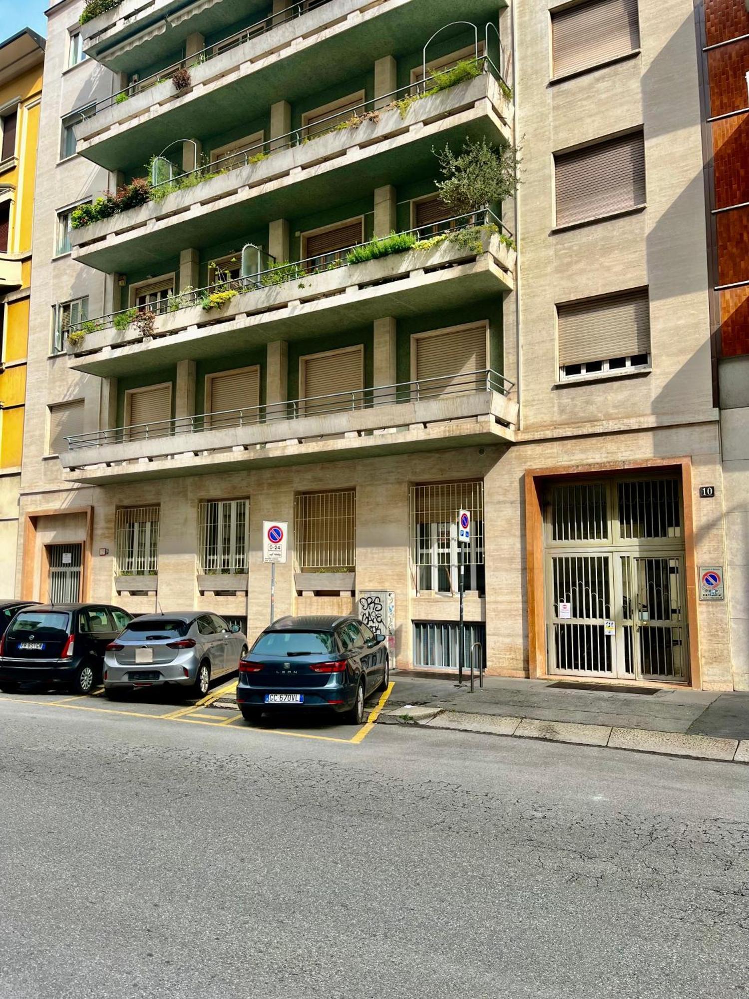 Central Side Apartment Milan Bagian luar foto